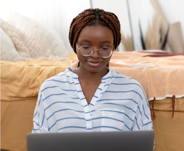 girl searching on loggworks through her computer